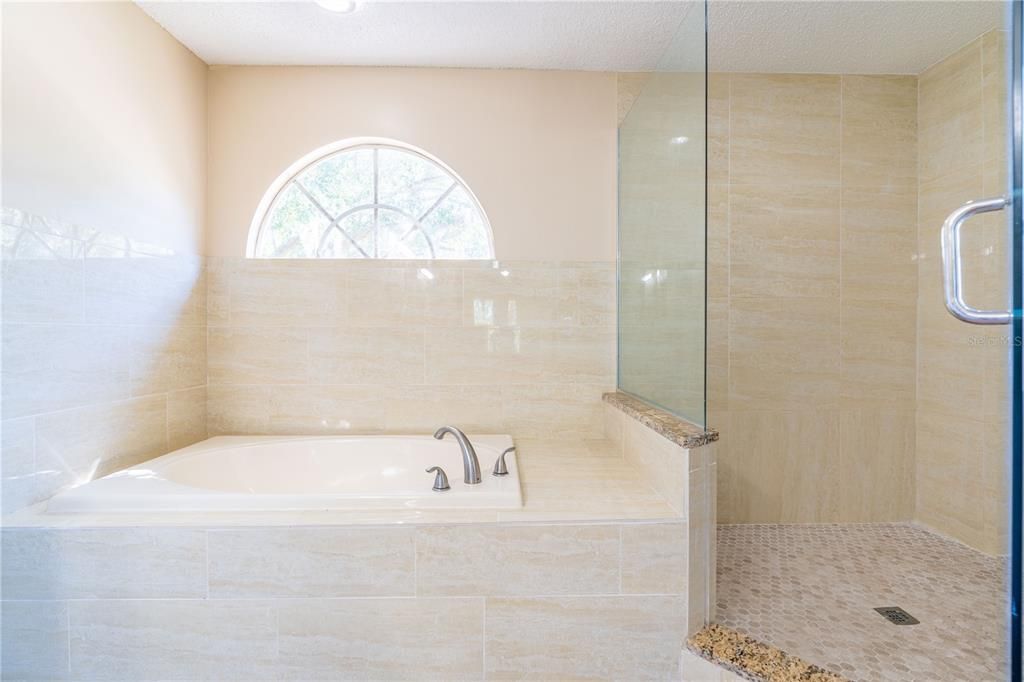 待售: $410,000 (3 贝兹, 2 浴室, 2358 平方英尺)