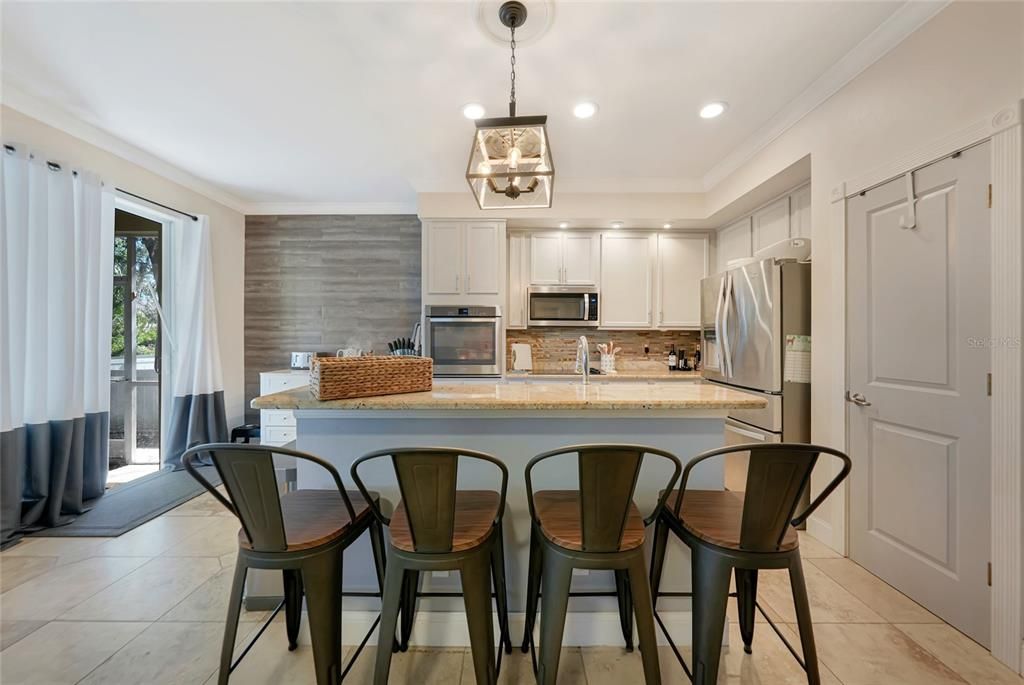 Activo con contrato: $240,000 (4 camas, 2 baños, 1950 Pies cuadrados)