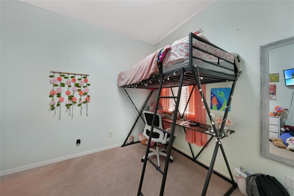 Activo con contrato: $240,000 (4 camas, 2 baños, 1950 Pies cuadrados)