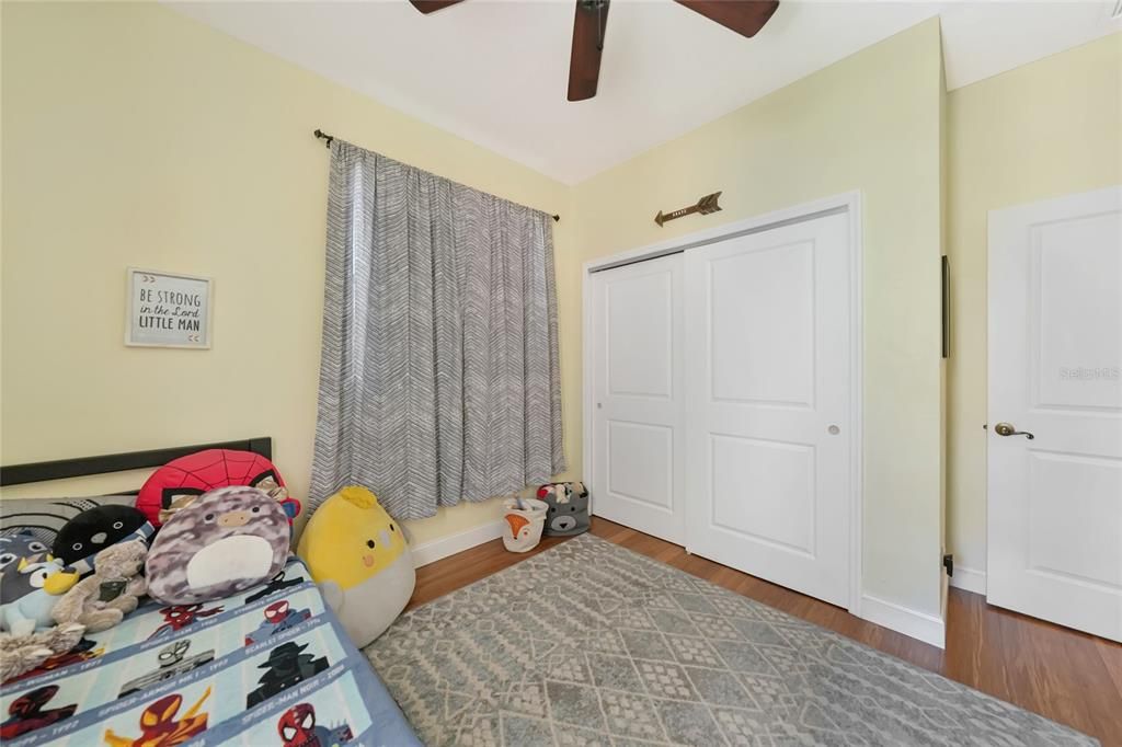 Activo con contrato: $240,000 (4 camas, 2 baños, 1950 Pies cuadrados)