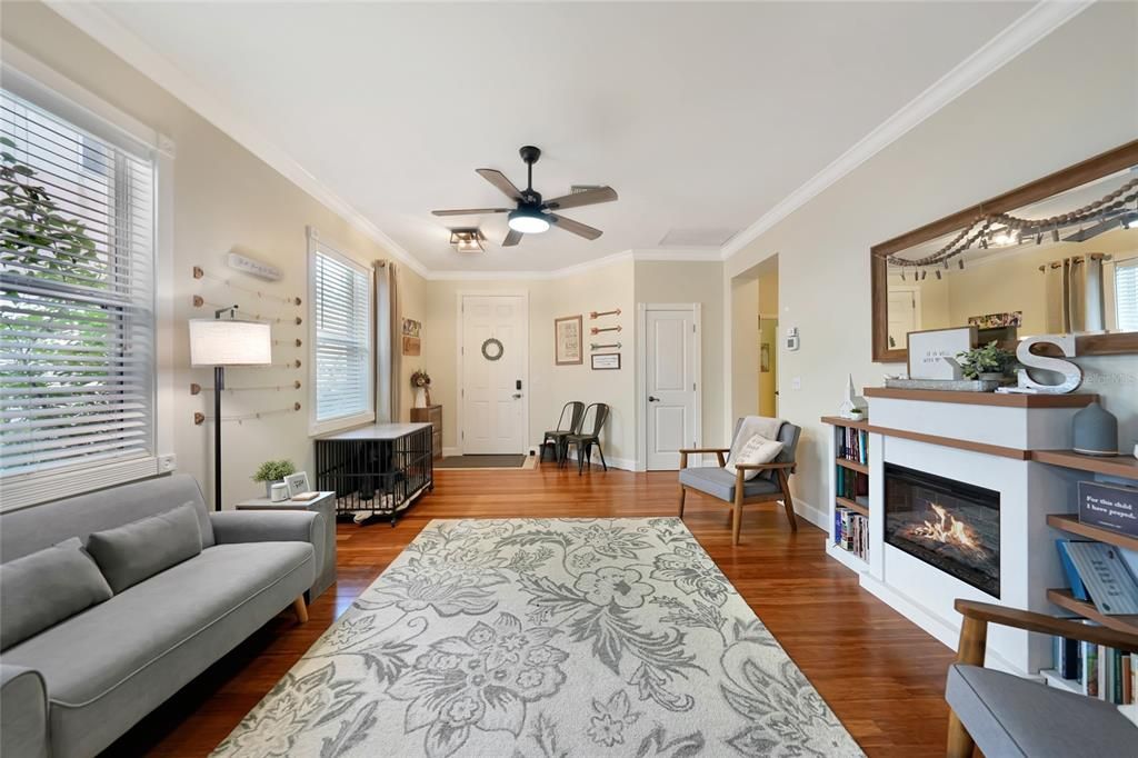 Activo con contrato: $240,000 (4 camas, 2 baños, 1950 Pies cuadrados)