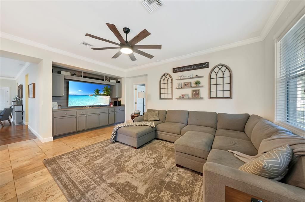 Activo con contrato: $240,000 (4 camas, 2 baños, 1950 Pies cuadrados)