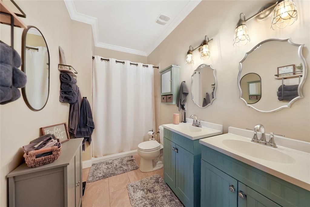 Activo con contrato: $240,000 (4 camas, 2 baños, 1950 Pies cuadrados)