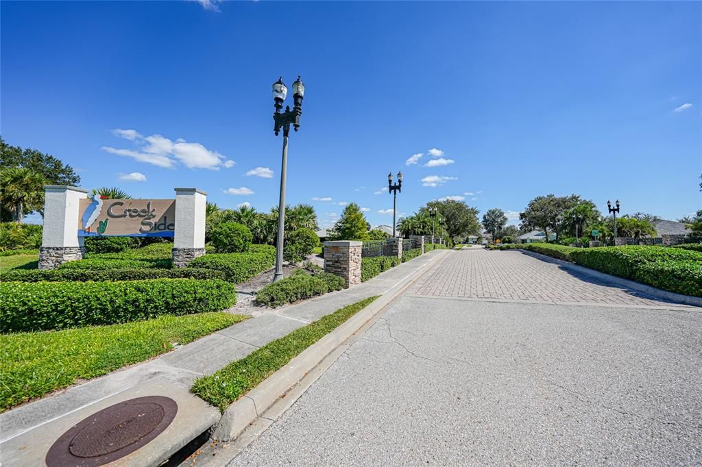 Activo con contrato: $240,000 (4 camas, 2 baños, 1950 Pies cuadrados)