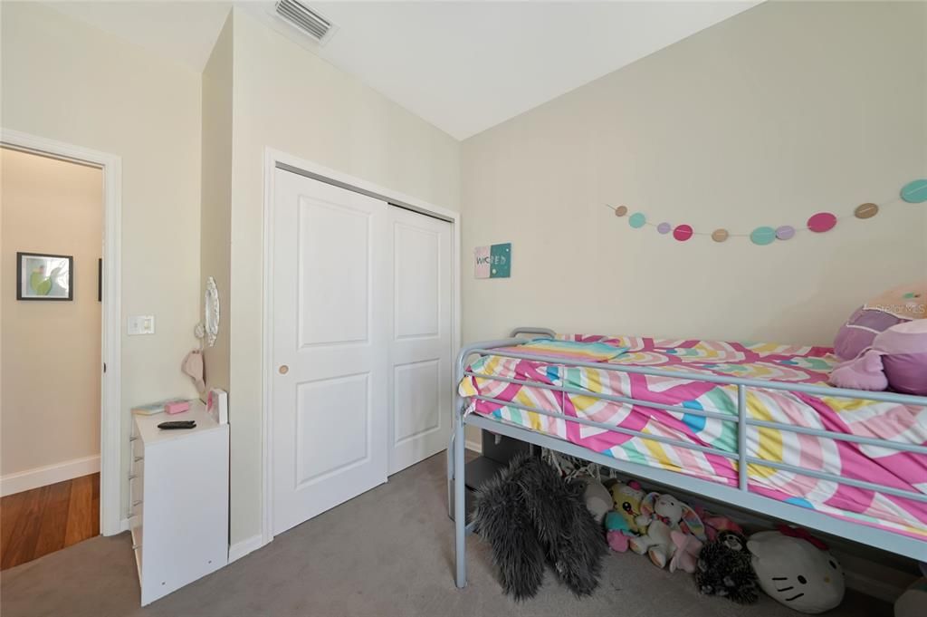 Activo con contrato: $240,000 (4 camas, 2 baños, 1950 Pies cuadrados)