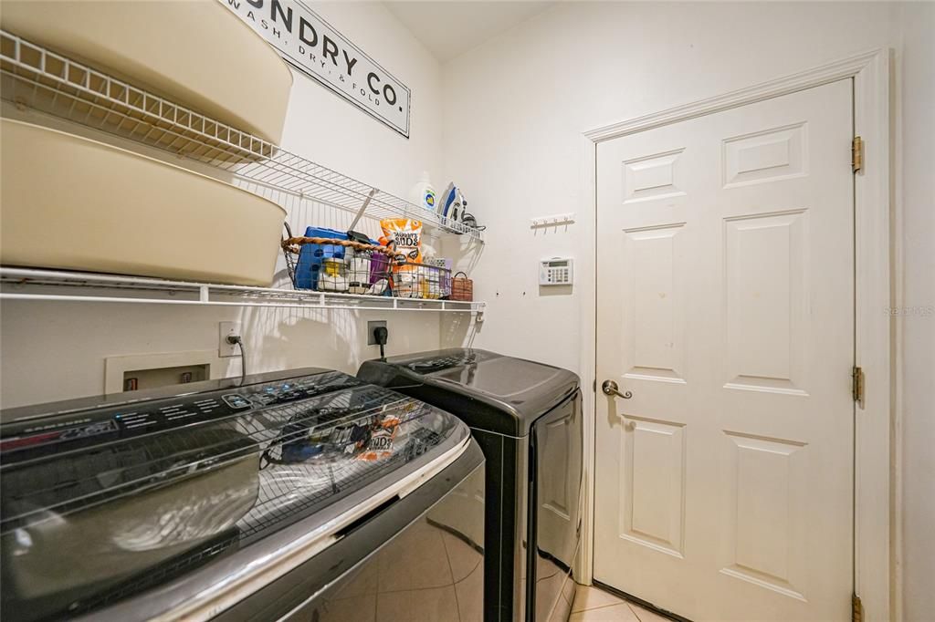 Activo con contrato: $240,000 (4 camas, 2 baños, 1950 Pies cuadrados)