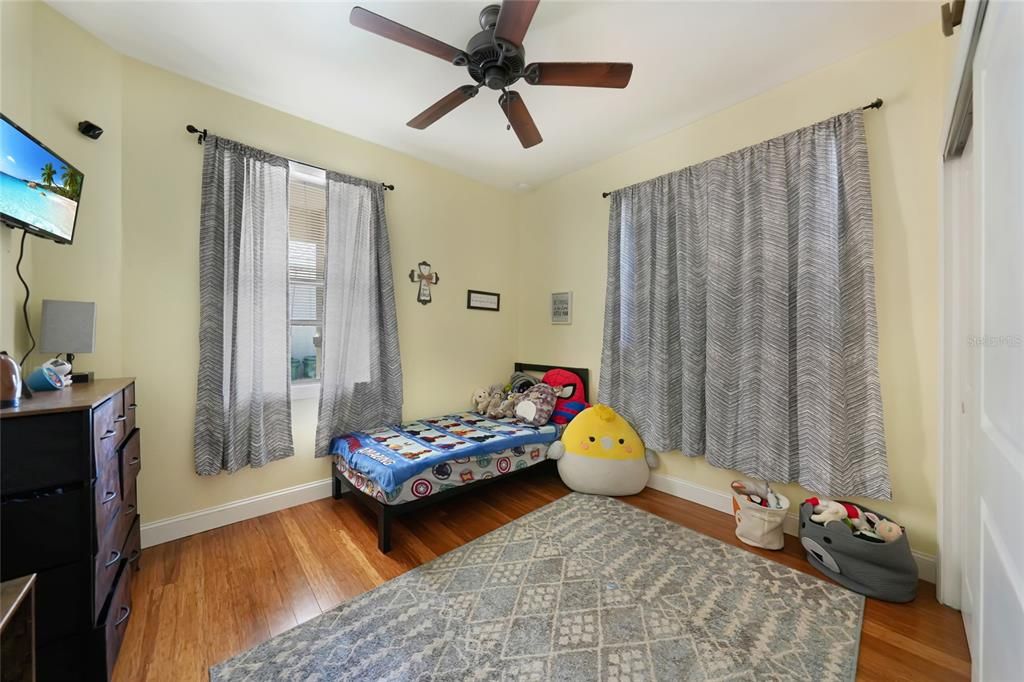 Activo con contrato: $240,000 (4 camas, 2 baños, 1950 Pies cuadrados)