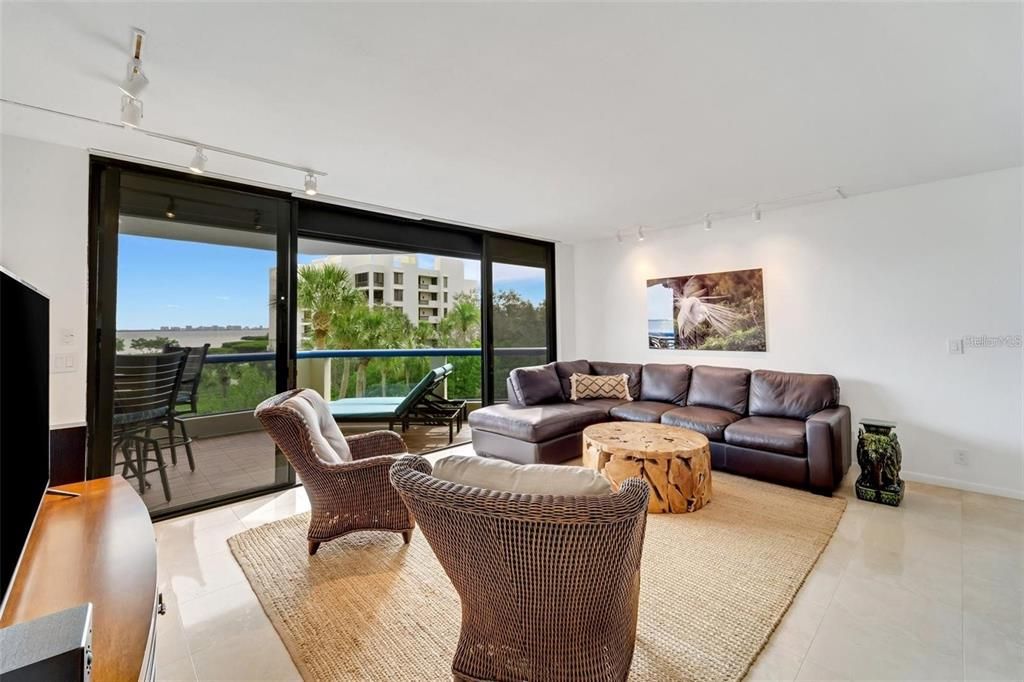 For Sale: $795,000 (3 beds, 2 baths, 2031 Square Feet)