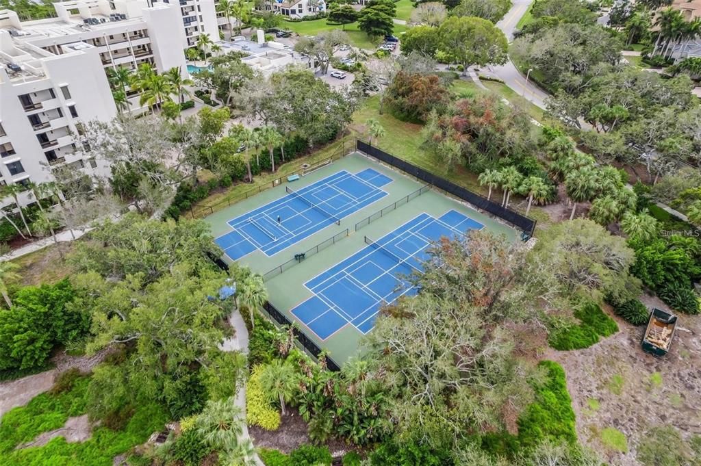 For Sale: $795,000 (3 beds, 2 baths, 2031 Square Feet)