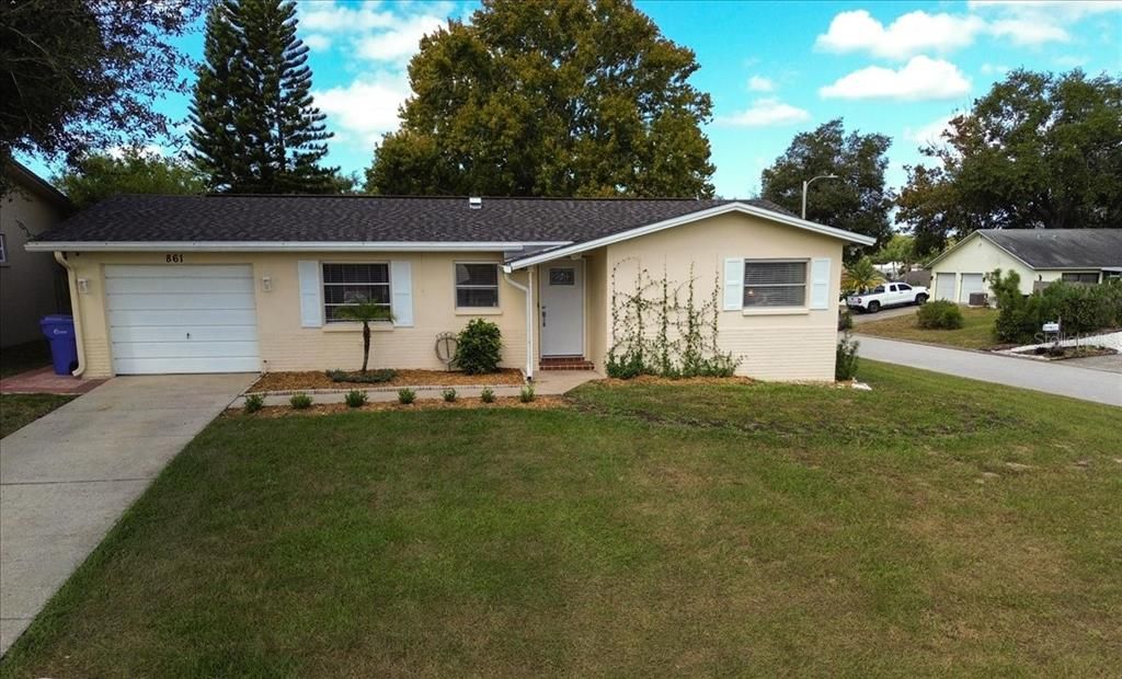 合同活跃: $389,900 (2 贝兹, 2 浴室, 1100 平方英尺)