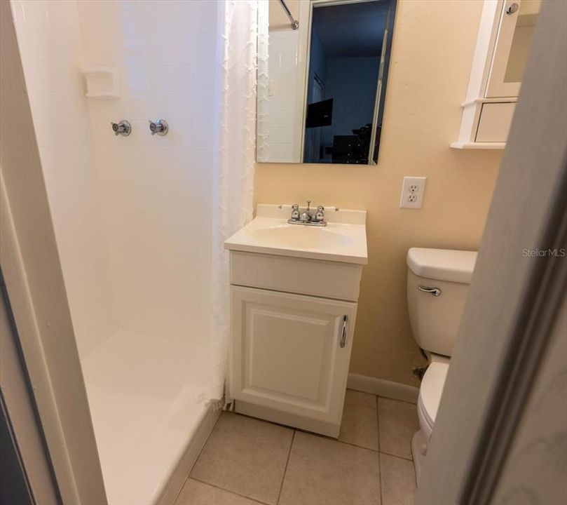 合同活跃: $389,900 (2 贝兹, 2 浴室, 1100 平方英尺)