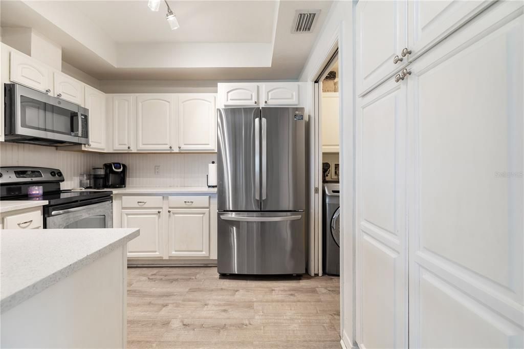 For Sale: $385,000 (3 beds, 2 baths, 1718 Square Feet)