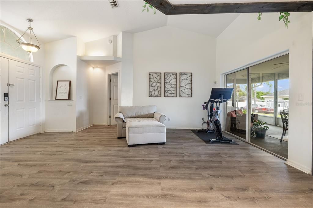 For Sale: $385,000 (3 beds, 2 baths, 1718 Square Feet)