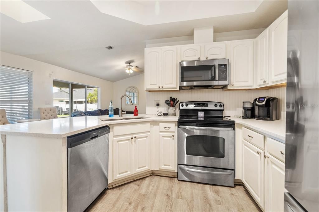 For Sale: $385,000 (3 beds, 2 baths, 1718 Square Feet)