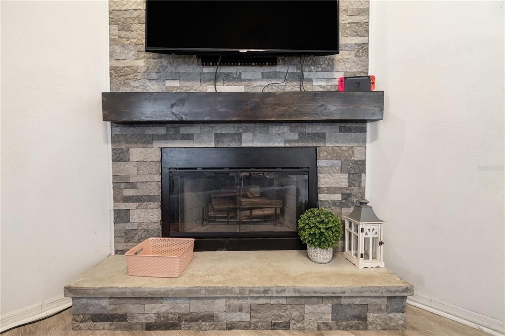 For Sale: $385,000 (3 beds, 2 baths, 1718 Square Feet)