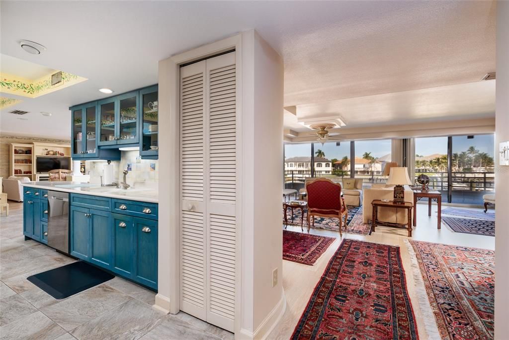 待售: $2,500,000 (4 贝兹, 4 浴室, 4065 平方英尺)