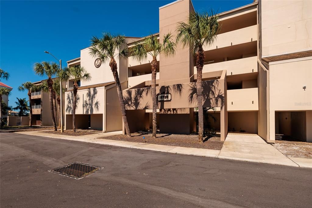 待售: $2,500,000 (4 贝兹, 4 浴室, 4065 平方英尺)