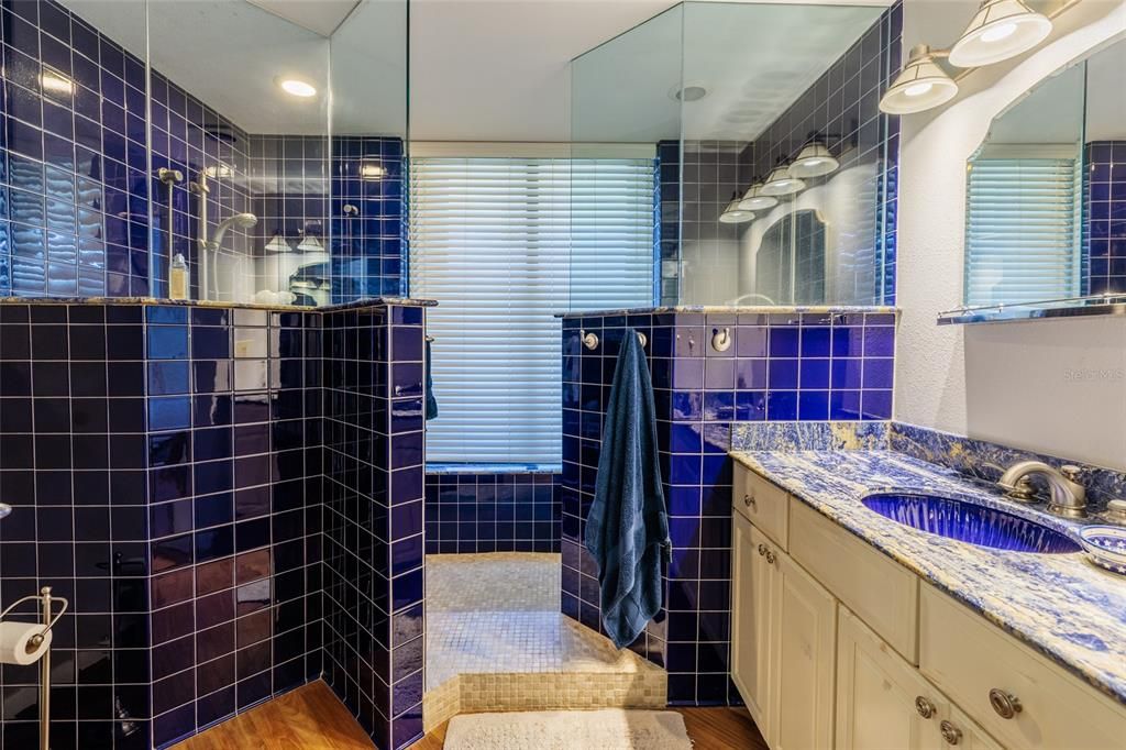 待售: $2,500,000 (4 贝兹, 4 浴室, 4065 平方英尺)