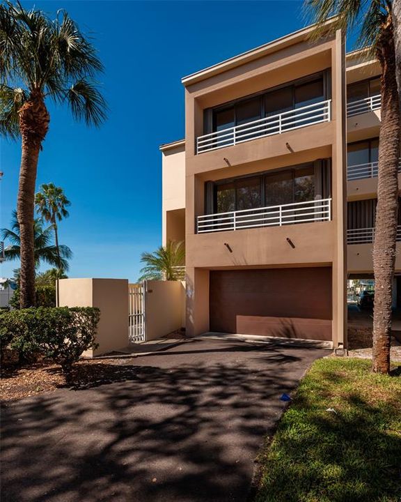 待售: $2,500,000 (4 贝兹, 4 浴室, 4065 平方英尺)