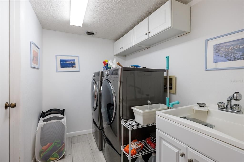 待售: $2,500,000 (4 贝兹, 4 浴室, 4065 平方英尺)