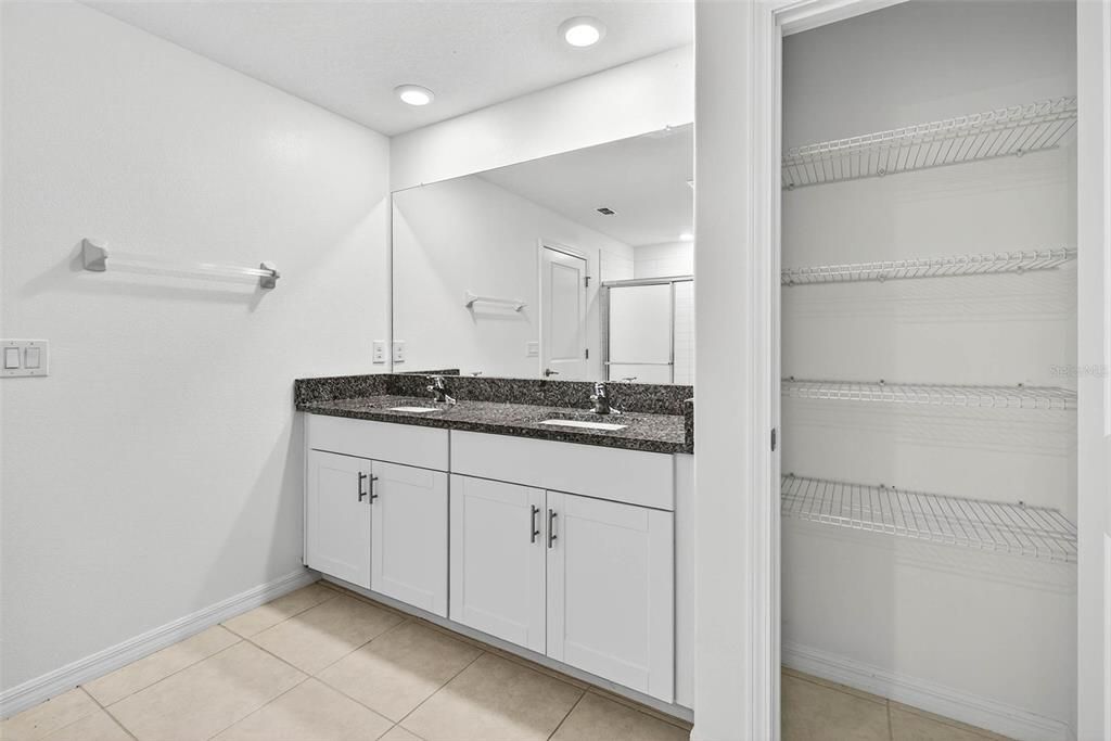 For Sale: $415,000 (4 beds, 2 baths, 1939 Square Feet)