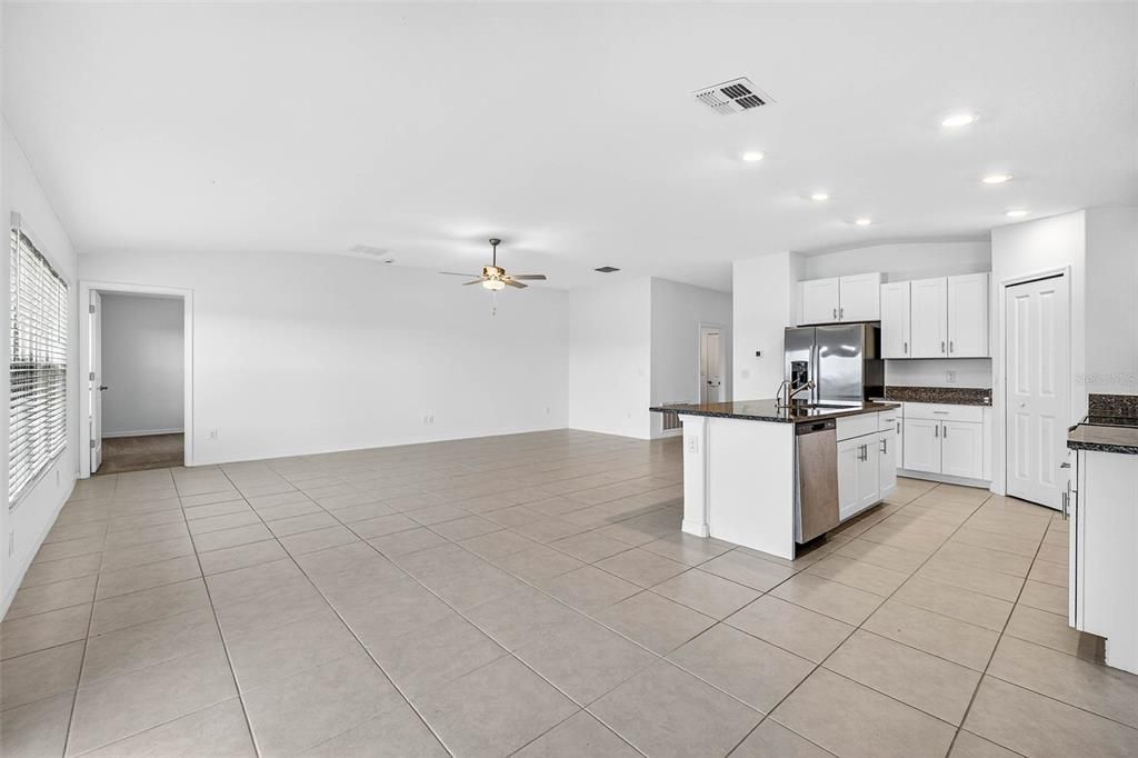 For Sale: $415,000 (4 beds, 2 baths, 1939 Square Feet)