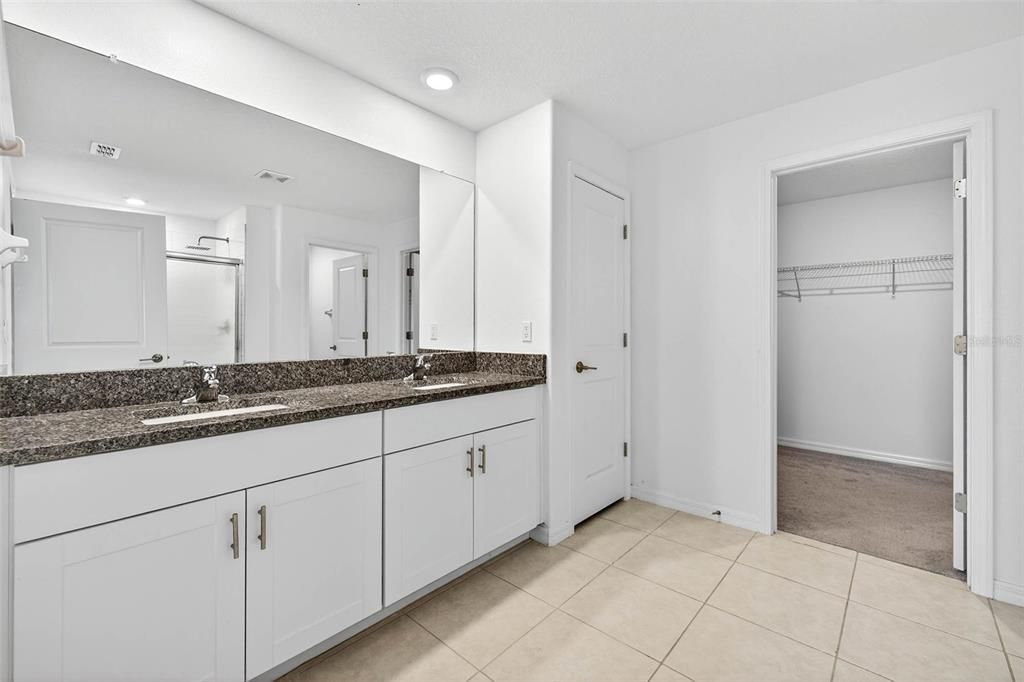 For Sale: $415,000 (4 beds, 2 baths, 1939 Square Feet)