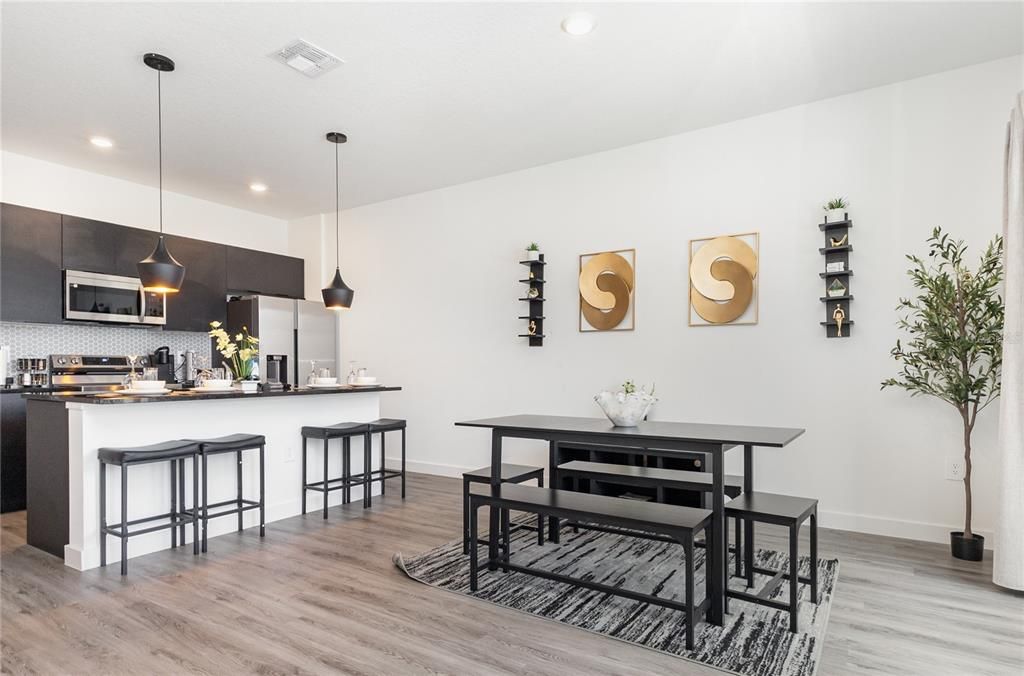 出租: $2,200 (3 贝兹, 3 浴室, 1360 平方英尺)