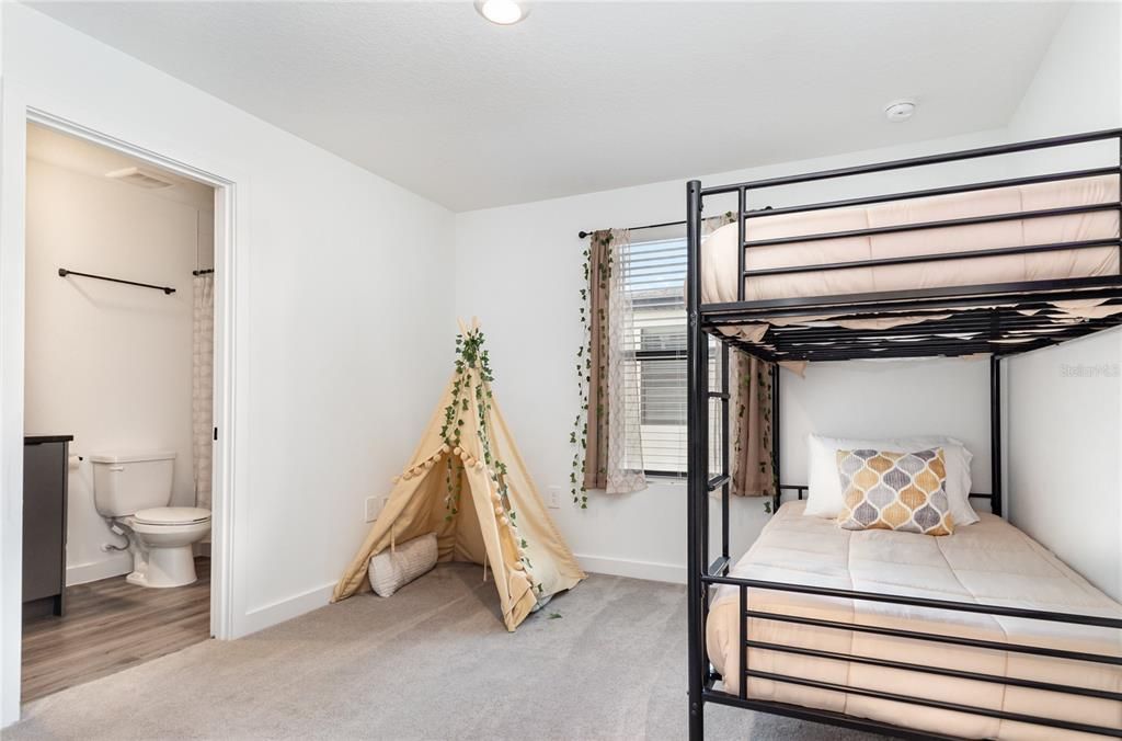 出租: $2,200 (3 贝兹, 3 浴室, 1360 平方英尺)