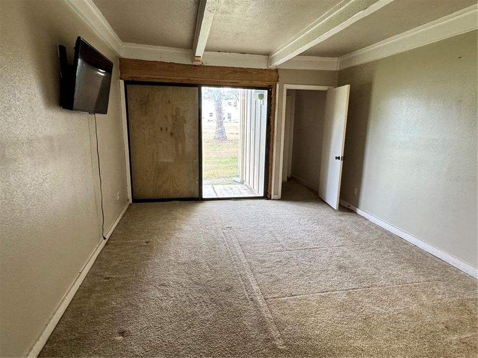 For Sale: $130,000 (3 beds, 2 baths, 1379 Square Feet)