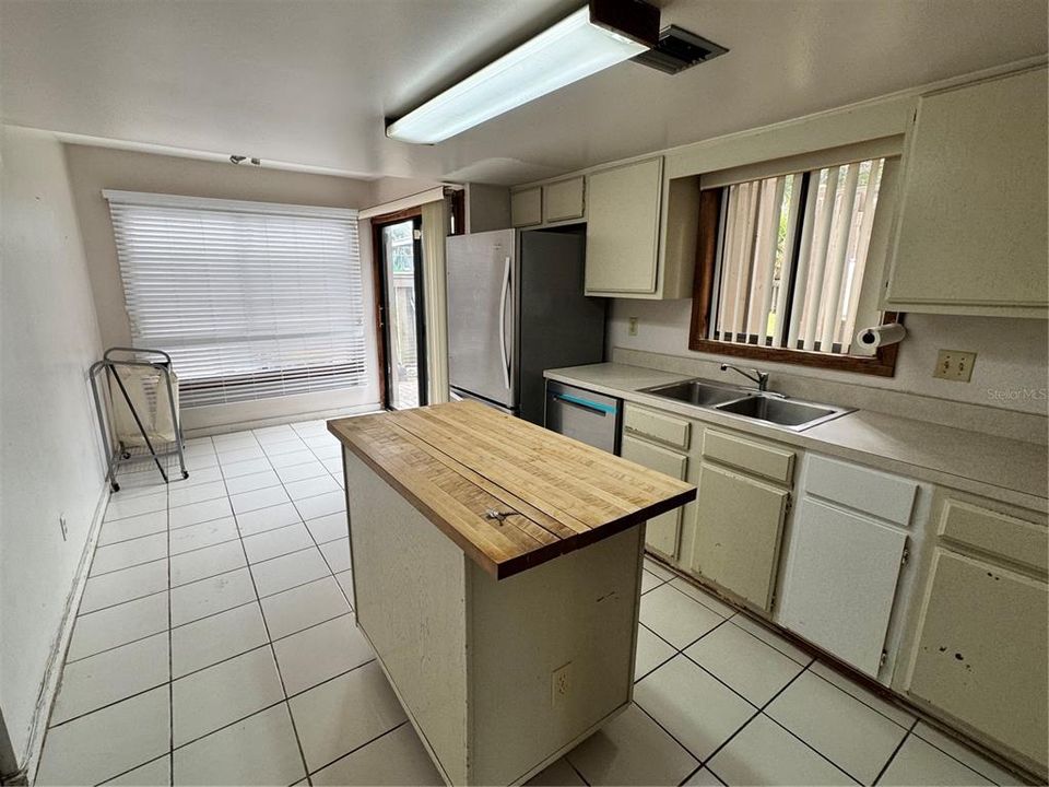 For Sale: $130,000 (3 beds, 2 baths, 1379 Square Feet)