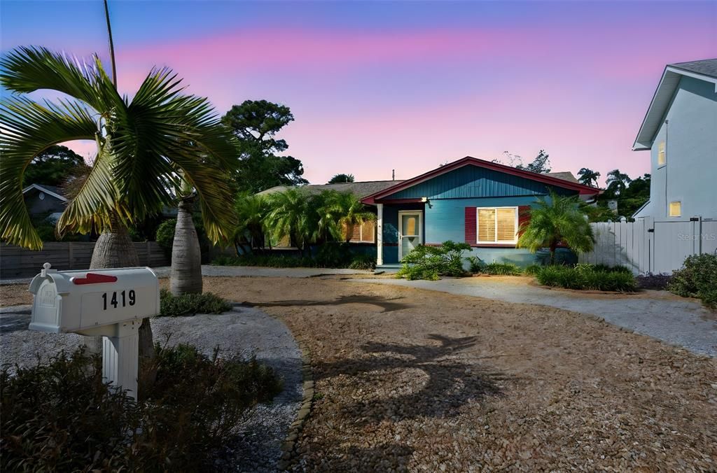 For Sale: $490,000 (3 beds, 2 baths, 1300 Square Feet)