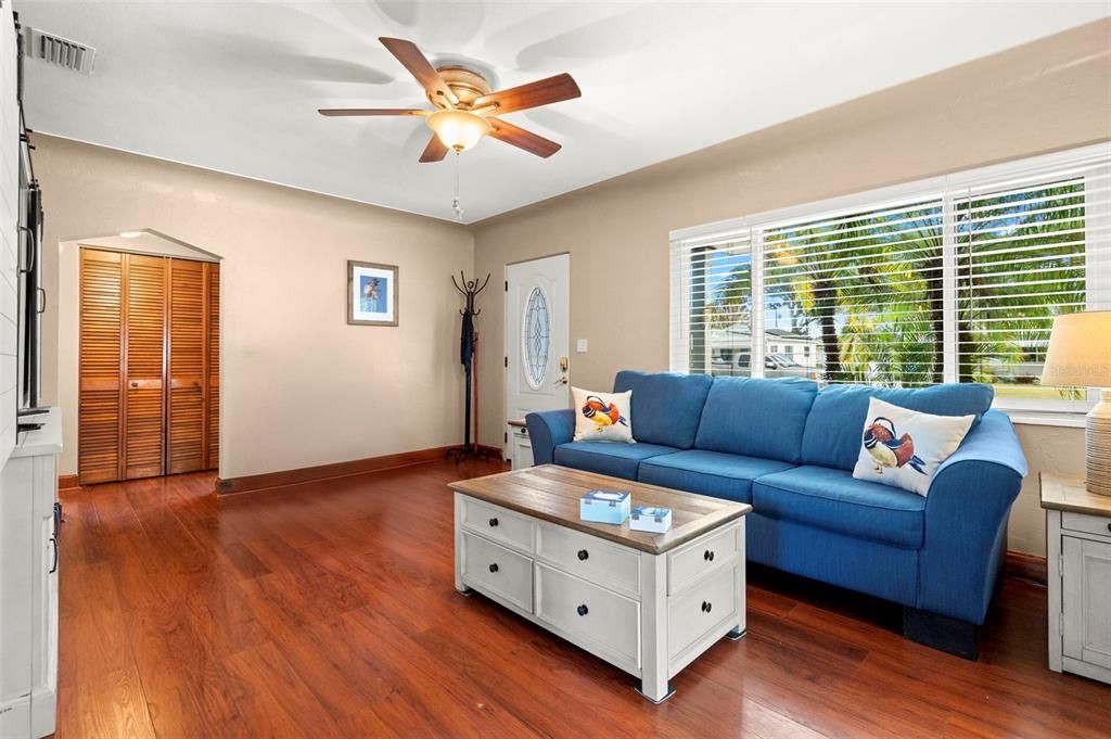 For Sale: $490,000 (3 beds, 2 baths, 1300 Square Feet)