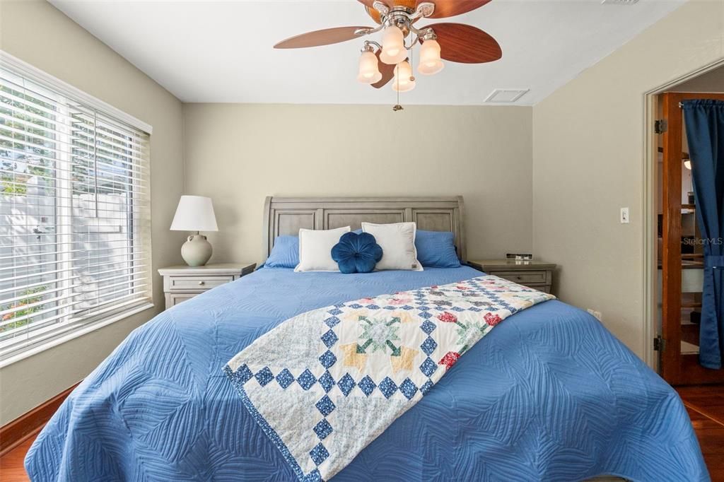 For Sale: $490,000 (3 beds, 2 baths, 1300 Square Feet)