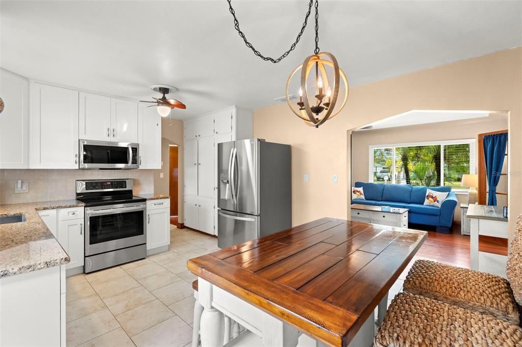 For Sale: $490,000 (3 beds, 2 baths, 1300 Square Feet)