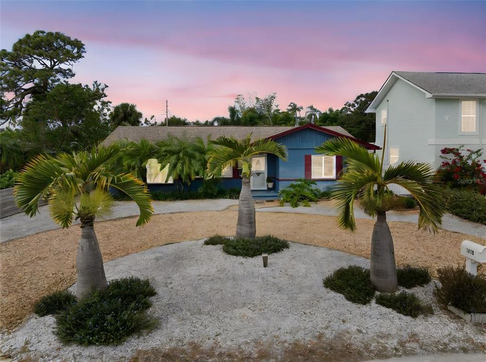 For Sale: $490,000 (3 beds, 2 baths, 1300 Square Feet)