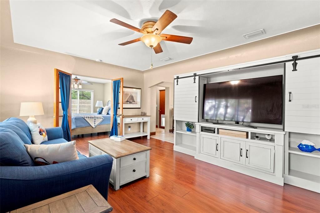 For Sale: $490,000 (3 beds, 2 baths, 1300 Square Feet)