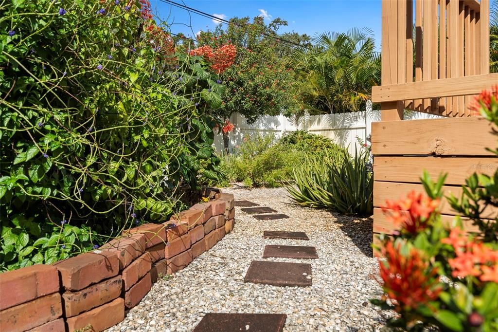 For Sale: $490,000 (3 beds, 2 baths, 1300 Square Feet)