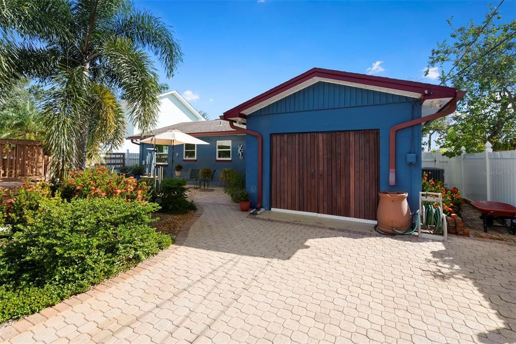 For Sale: $490,000 (3 beds, 2 baths, 1300 Square Feet)