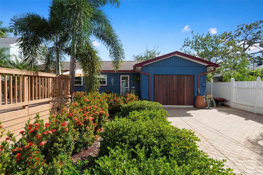 For Sale: $490,000 (3 beds, 2 baths, 1300 Square Feet)