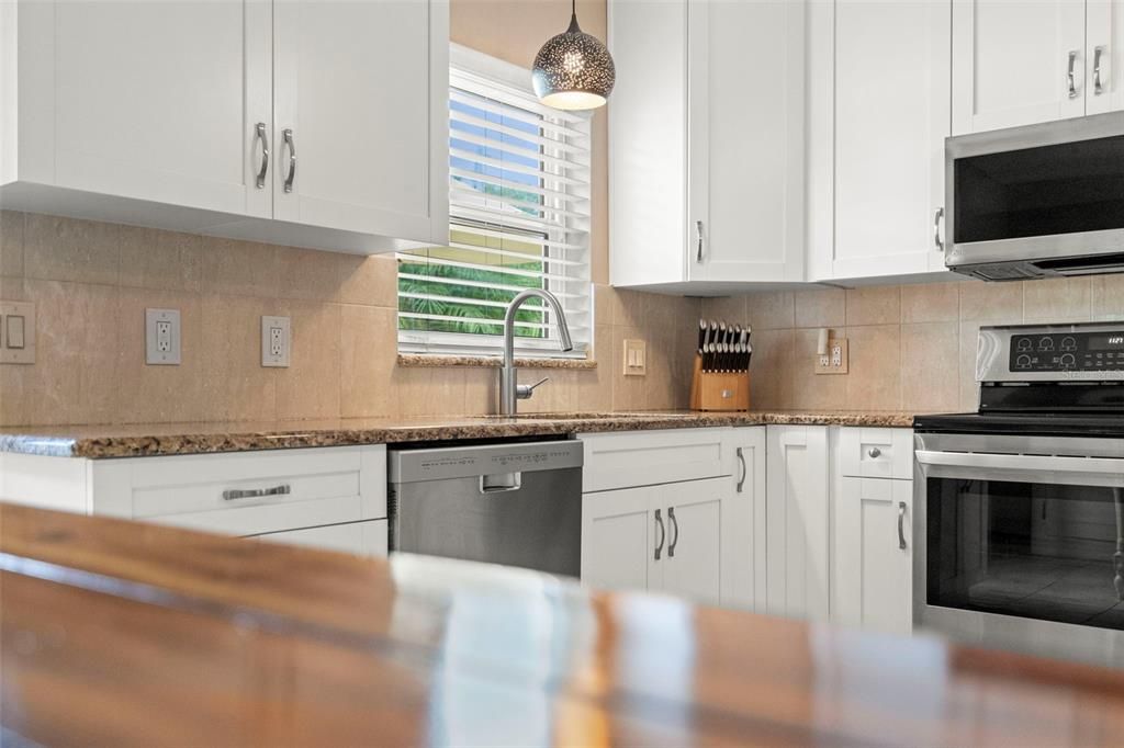 For Sale: $490,000 (3 beds, 2 baths, 1300 Square Feet)