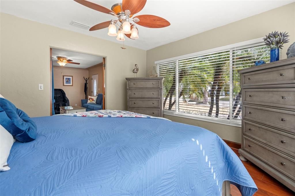 For Sale: $490,000 (3 beds, 2 baths, 1300 Square Feet)