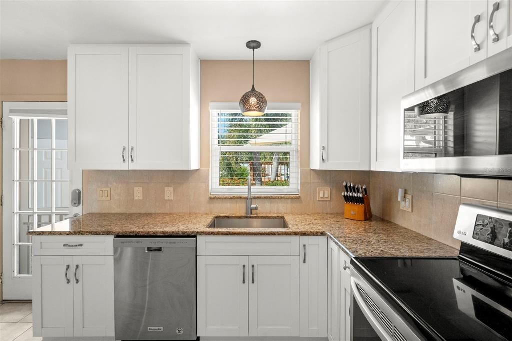 For Sale: $490,000 (3 beds, 2 baths, 1300 Square Feet)