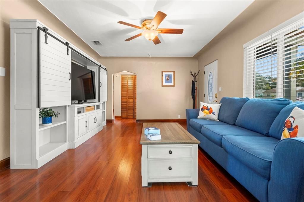 For Sale: $490,000 (3 beds, 2 baths, 1300 Square Feet)