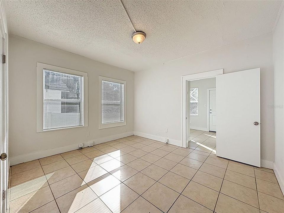 Active With Contract: $225,000 (3 beds, 1 baths, 1212 Square Feet)