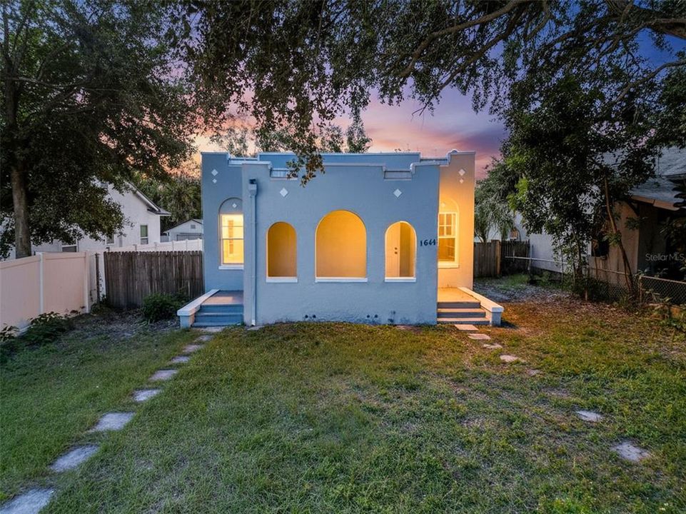 Active With Contract: $225,000 (3 beds, 1 baths, 1212 Square Feet)