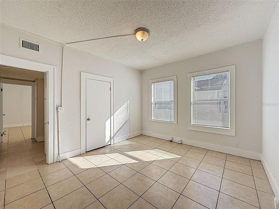 Active With Contract: $225,000 (3 beds, 1 baths, 1212 Square Feet)