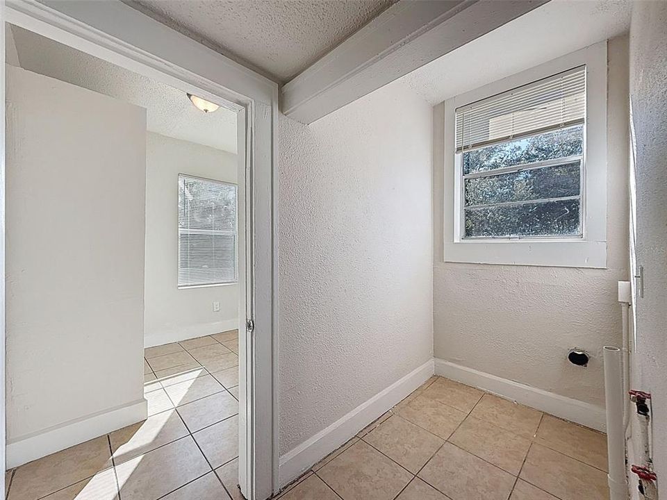 Active With Contract: $225,000 (3 beds, 1 baths, 1212 Square Feet)