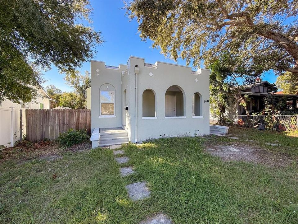 Active With Contract: $225,000 (3 beds, 1 baths, 1212 Square Feet)