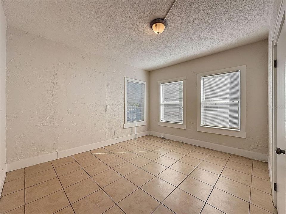 Active With Contract: $225,000 (3 beds, 1 baths, 1212 Square Feet)